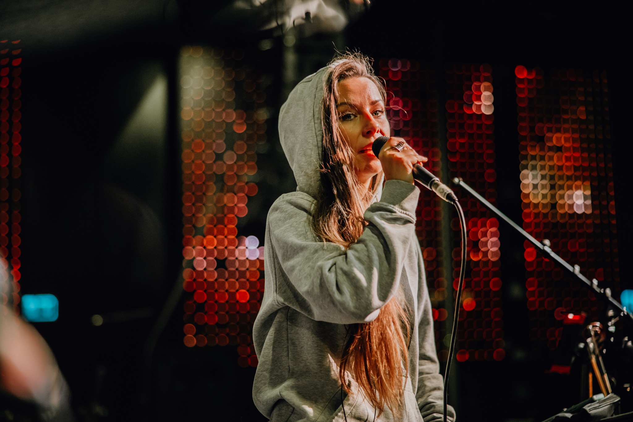 Koszika performing
